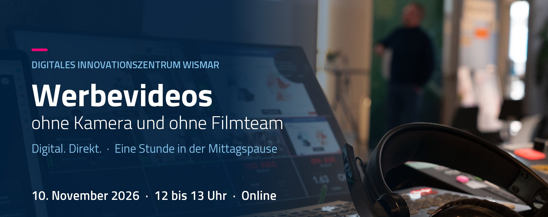 Regiepult mit Bildmischer und ON-AIR-Anzeige im InnovationPort Wismar