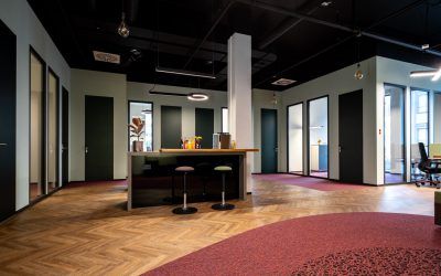 My Area NB moderner Coworking Space mit Tresen und Büros